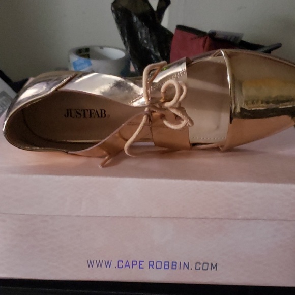 Flats gold shoe - Picture 2 of 3